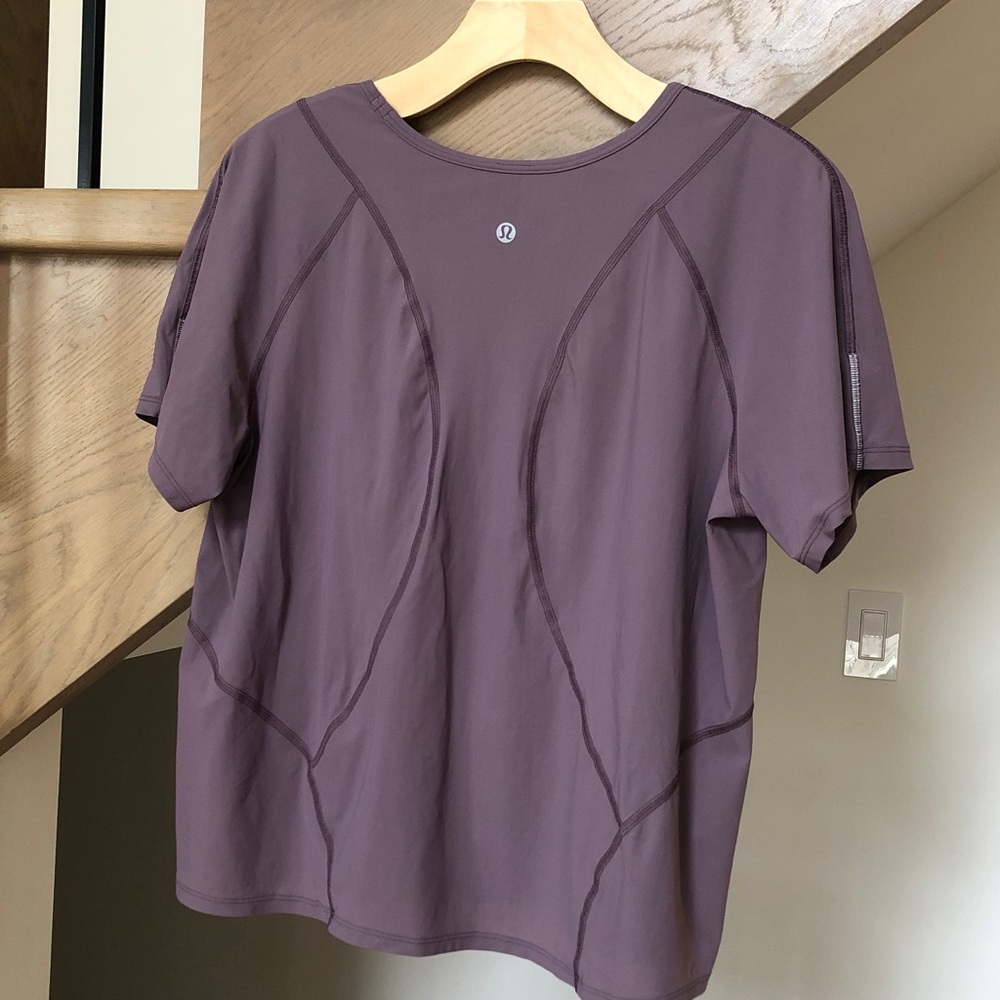 Lululemon Outrun the Heat Short Sleeve Top / T-Shirt Frosted Mulberry, Size 12/L